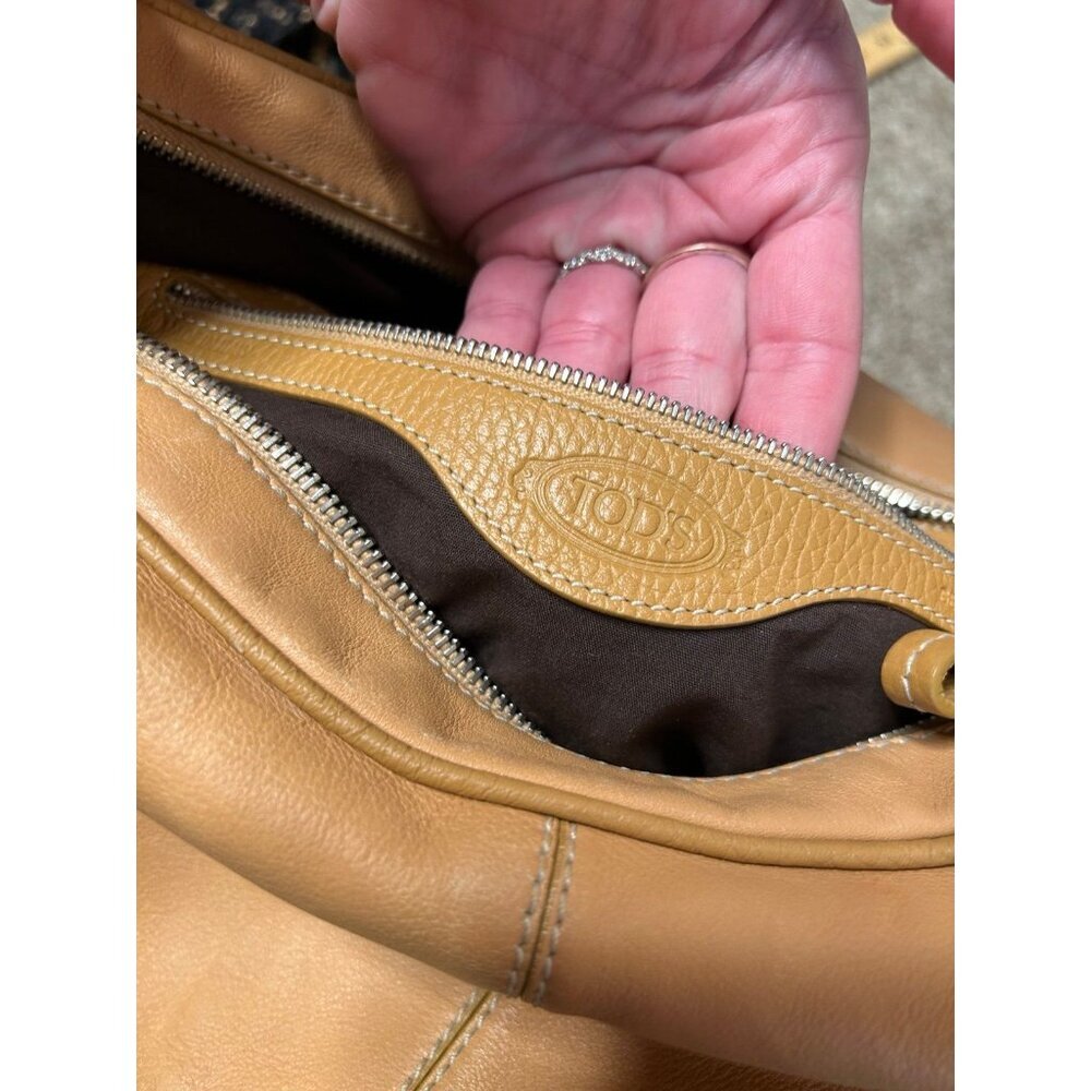 Tod's Leather Shoulder Bag/purse hobo style zip top cognac/tan slouchy stitched - Picture 9 of 11